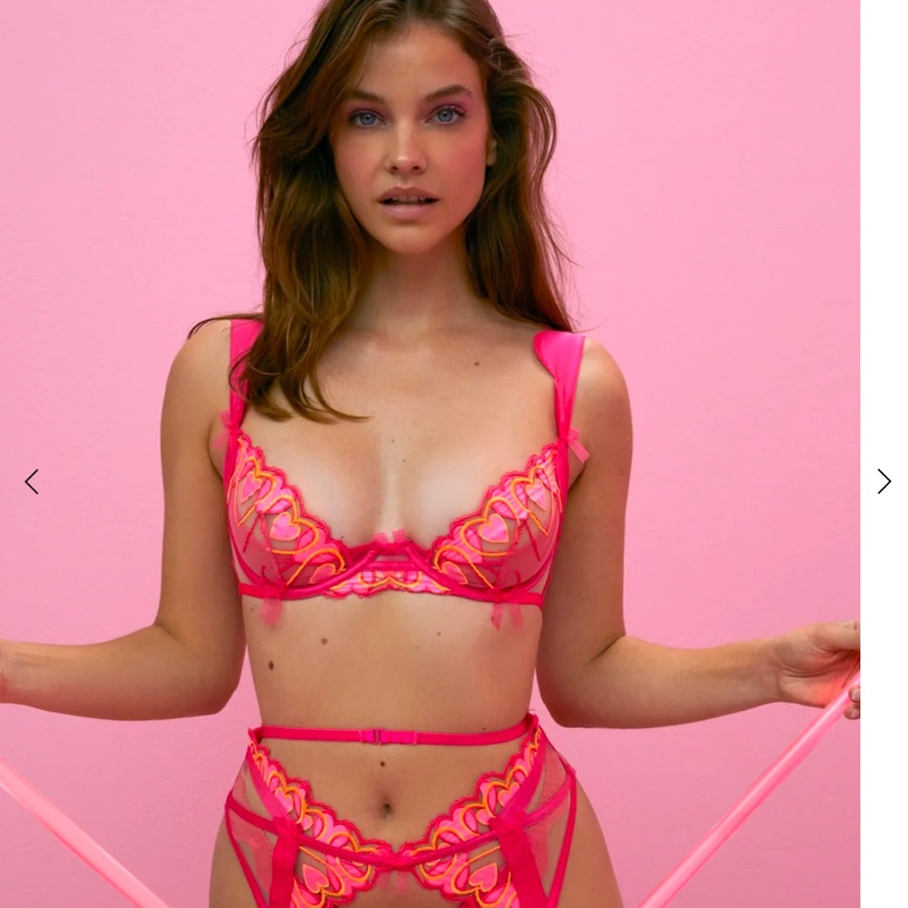 Pink Lace Heart-Patterned Bra - Picture 2 of 5